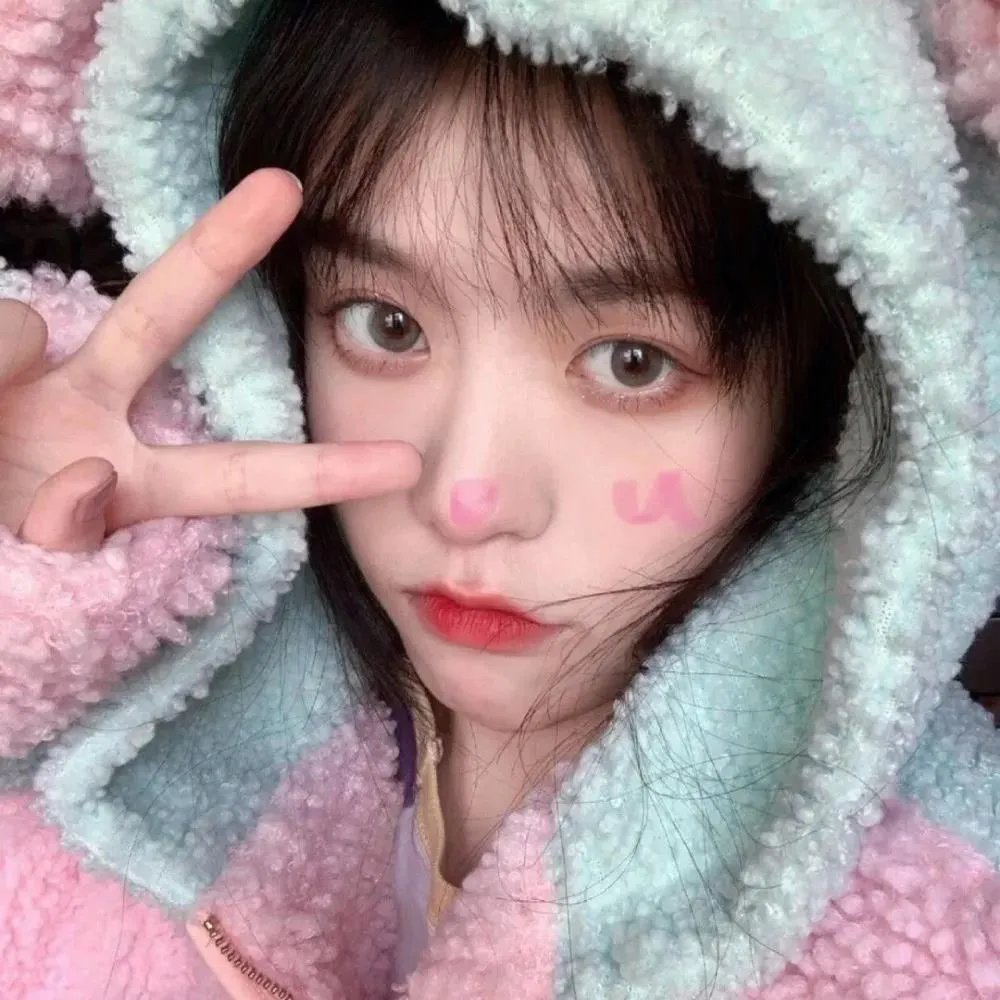 9顶假发的女孩